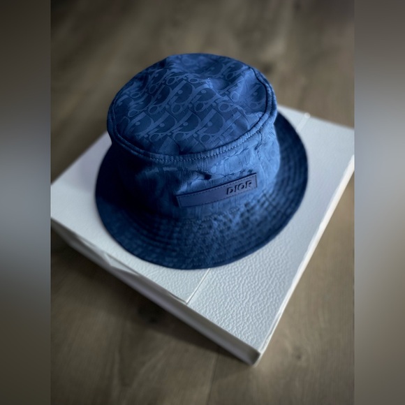 DIOR SALE - Picture 3 of 8